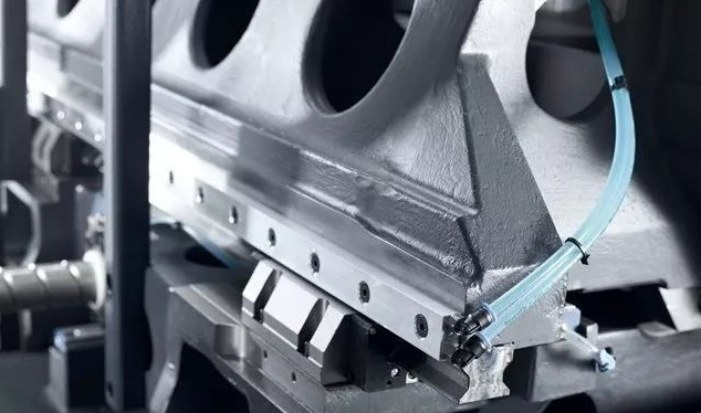 【爱游戏（中国）机械】数控加工中心行业遇到了哪些难题？